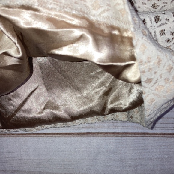 Loft Cream Floral Lace Skirt - Size 12P - Picture 7 of 7